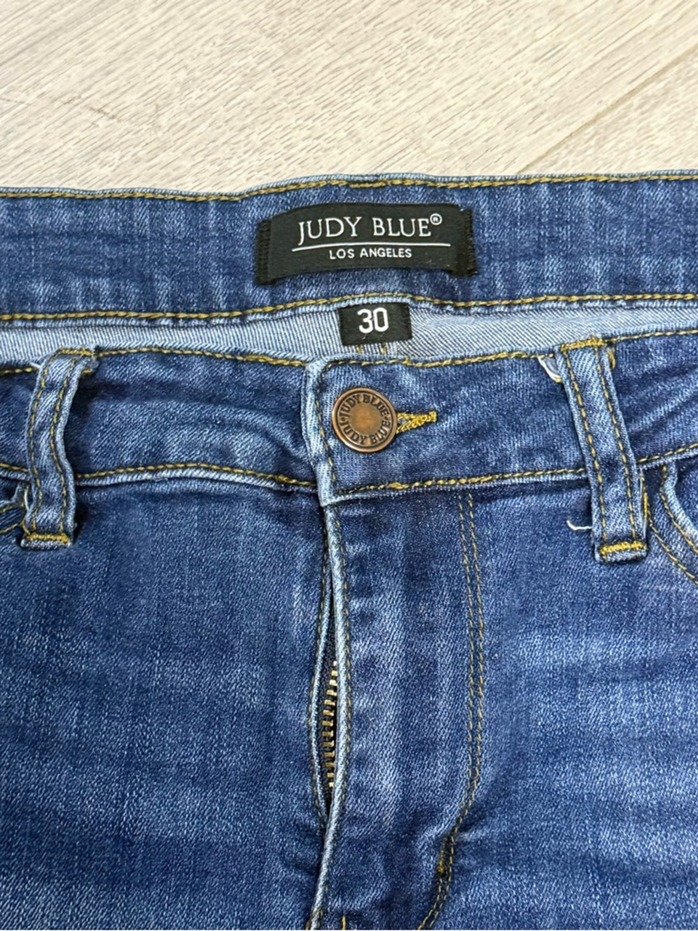 Judy Blue Women's Straight Leg Jeans in Dark Blue Wash - Picture 4 of 7